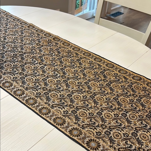 Table Runner Elegant Black and Gold - Picture 1 of 5